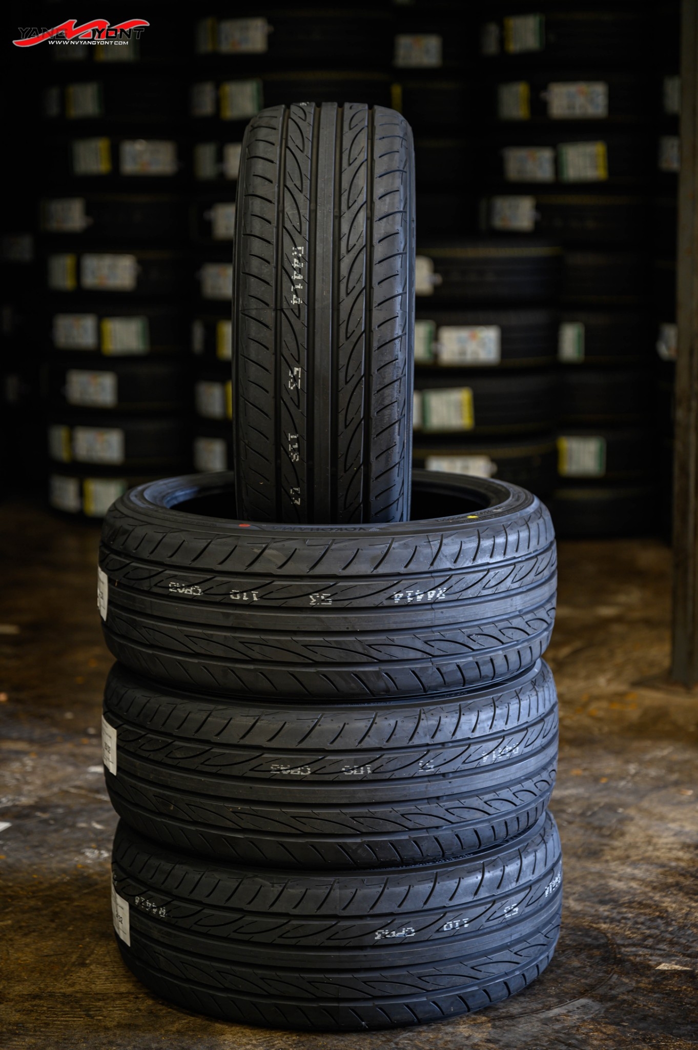 205/40R17 ADVAN Fleva V701