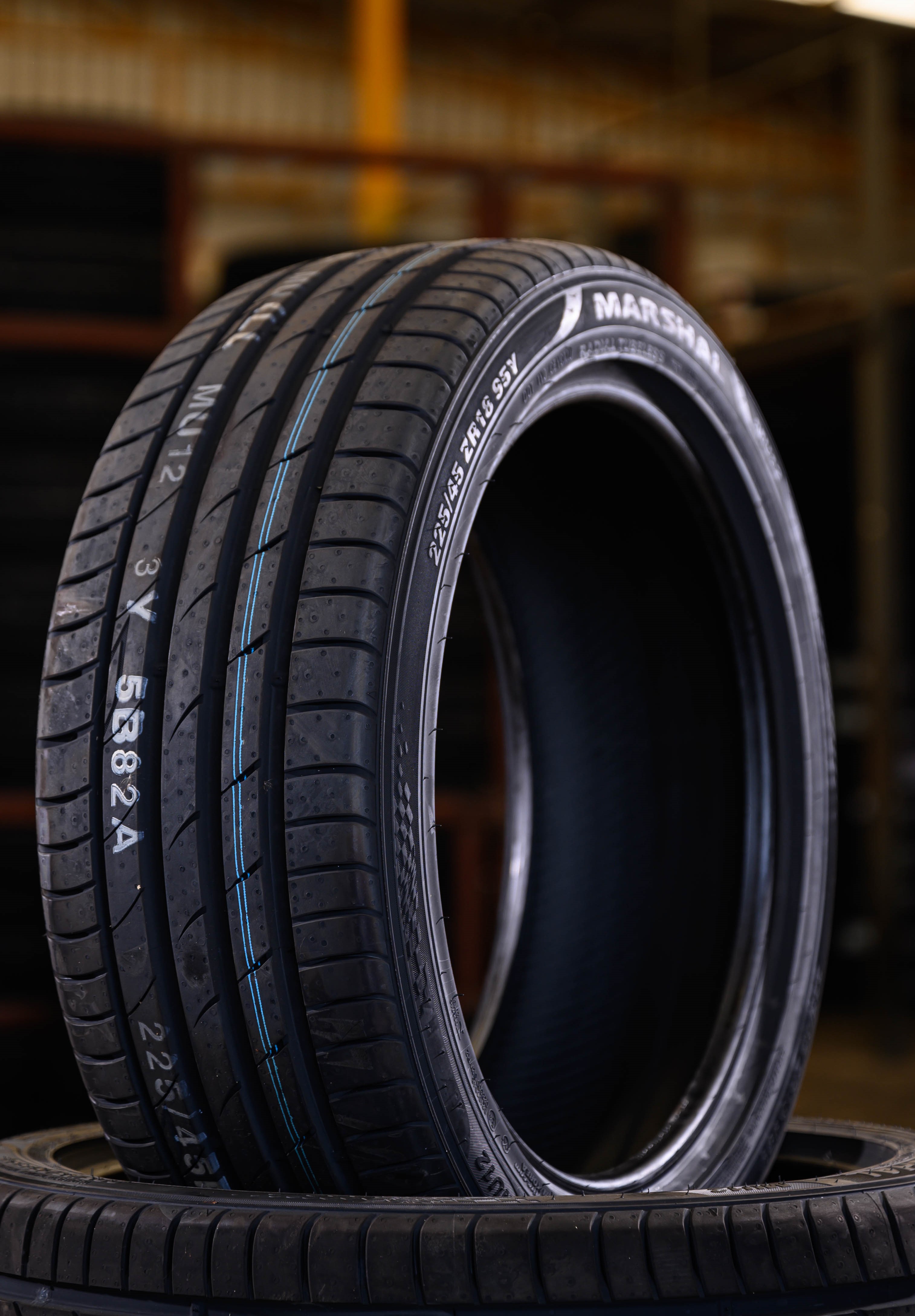 245/35R20 MU12